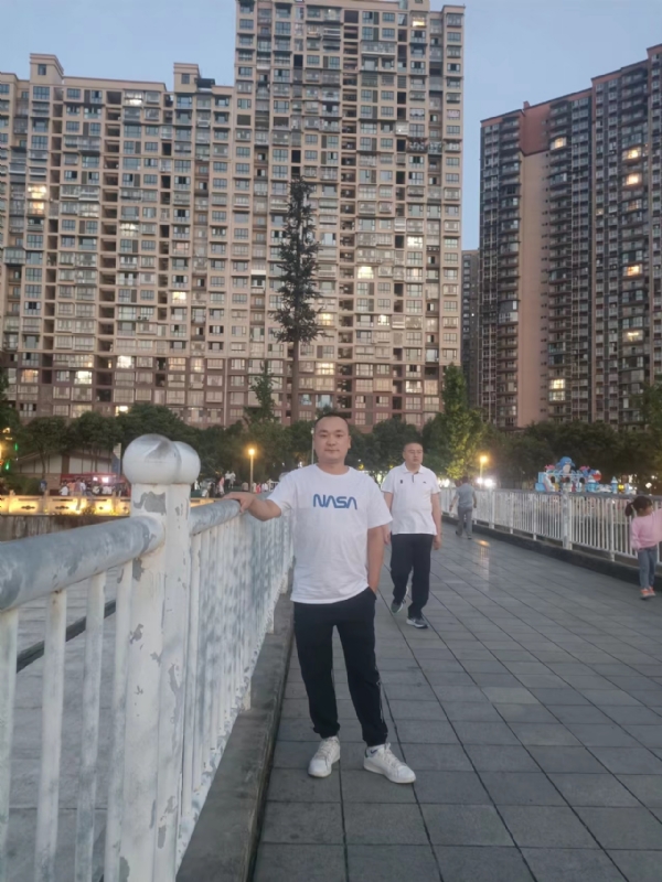 寂寞的男人的第一张照片--四川中老年相亲网